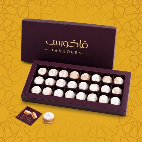 حلى فخورس الفاخر – نعومة تذوب في الفم وأناقة تقديم استثنائية